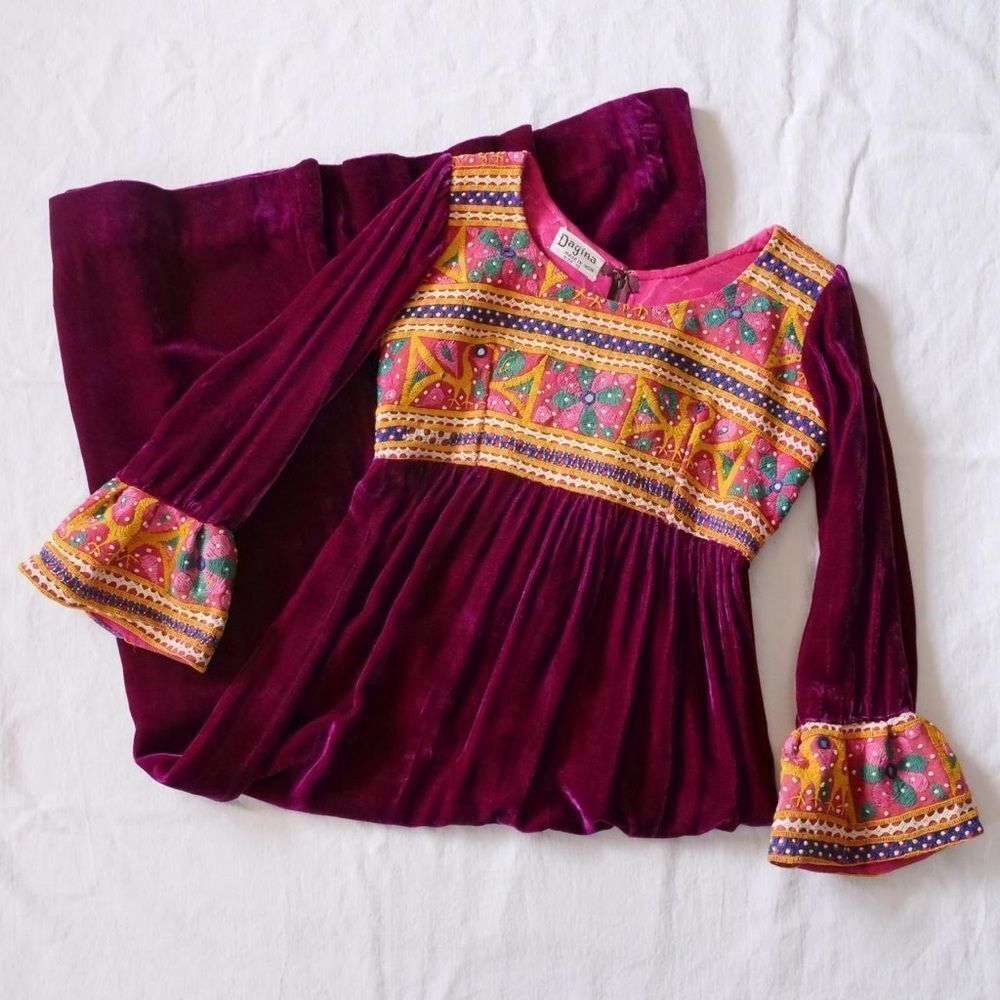 Beautiful rare 70s velvet‎ a embroidered maxi dress - Picture 2 of 11